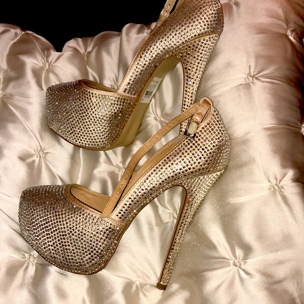 NEW Party Light Gold Steve Madden sparkly high heels with platforms